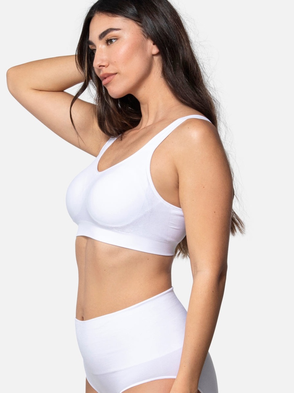 NWT UnderOutfit 457 THE COMFORT SHAPING BRA
WHITE